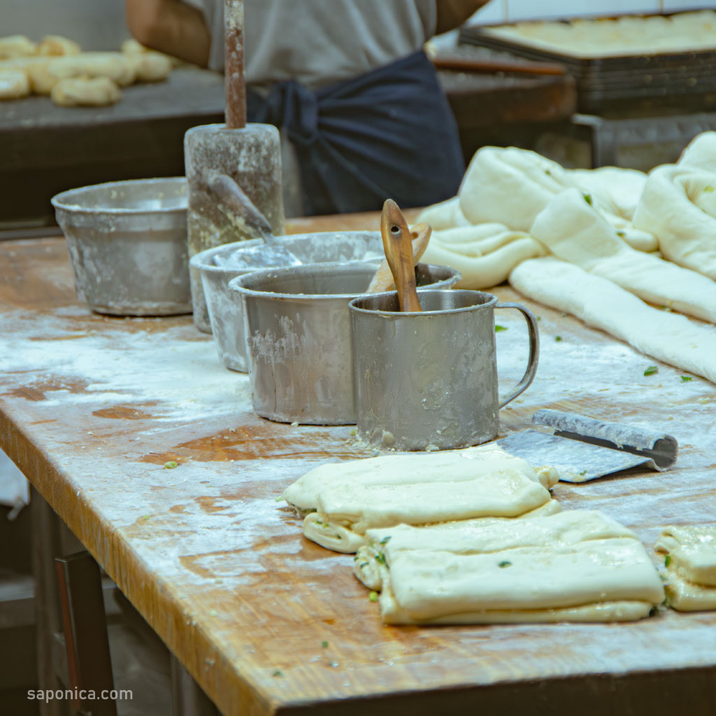 阜杭豆漿 厨房でパン作りが見れます